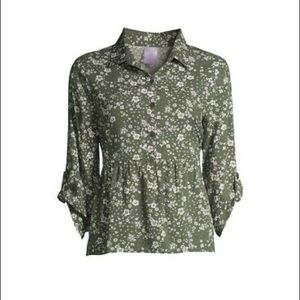 No Boundaries Print Babydoll Junior Top New in Green with with Floral